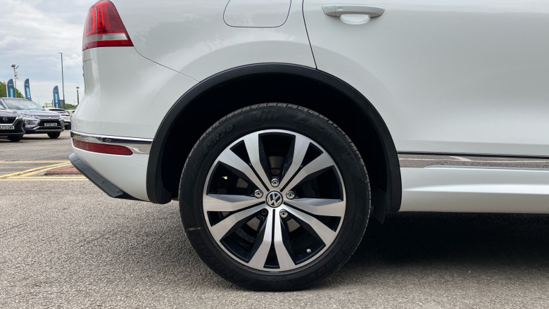 Volkswagen Touareg 3.0 V6 TDI BlueMotion Tech 262 R-Line 5dr Tip Auto Diesel Estate